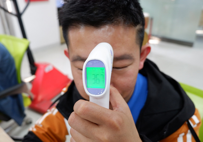 The specific method of using infrared thermometer